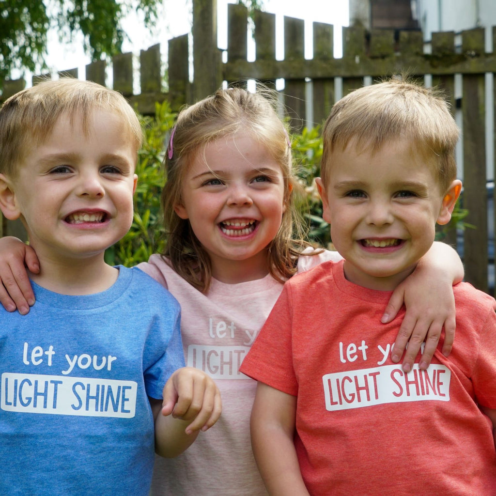 All smiles for our "Let your light shine" Kids t-shirt. Printed on ultra soft organic cotton, 5 colors and sizes 3/4 years - 12/14 years.   